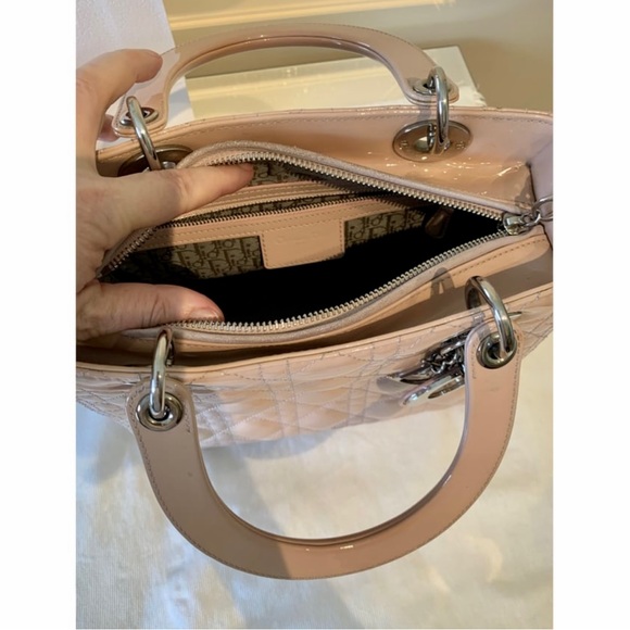 Lady Dior patent leather bag. Tags and strap included. See photos for details - Picture 5 of 10